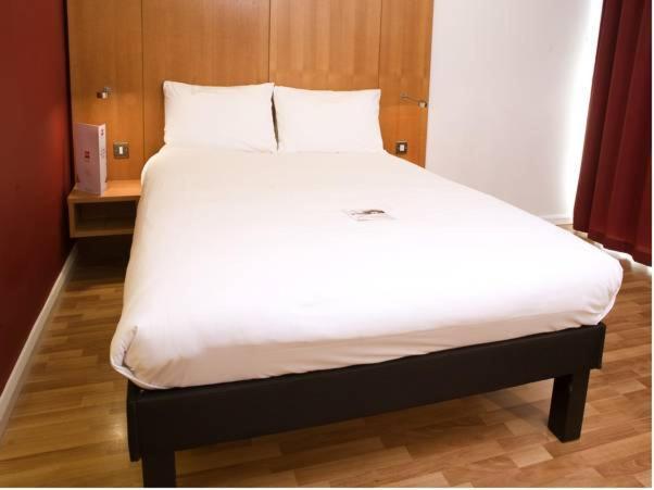 Ibis Swansea Hotel Exterior photo