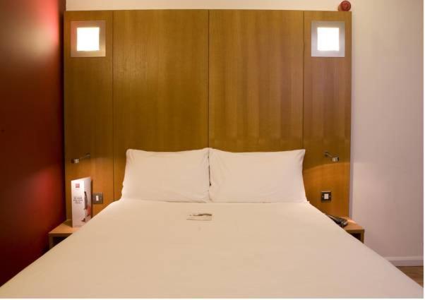 Ibis Swansea Hotel Exterior photo