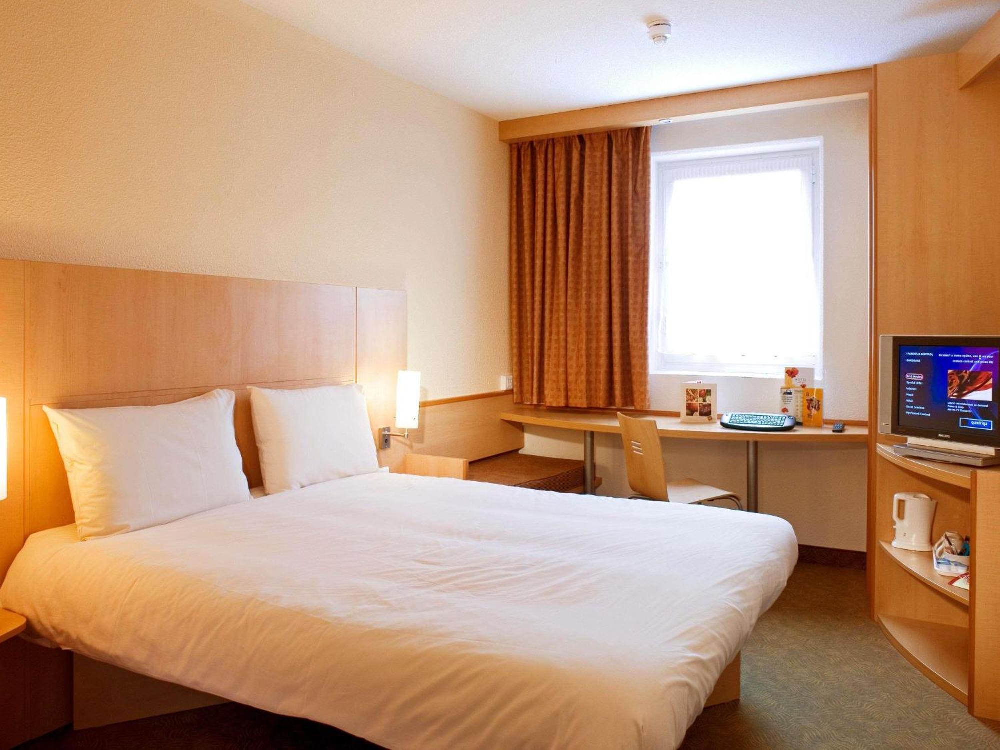 Ibis Swansea Hotel Exterior photo