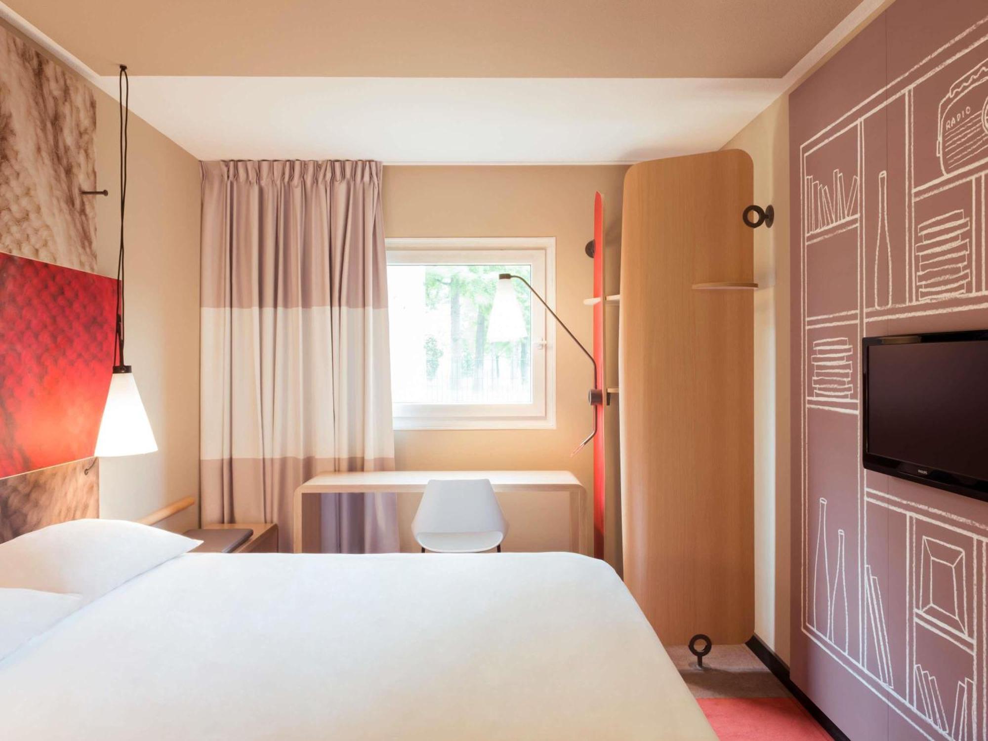 Ibis Swansea Hotel Exterior photo