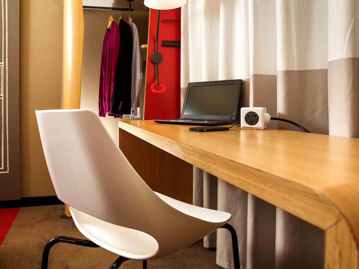 Ibis Swansea Hotel Exterior photo